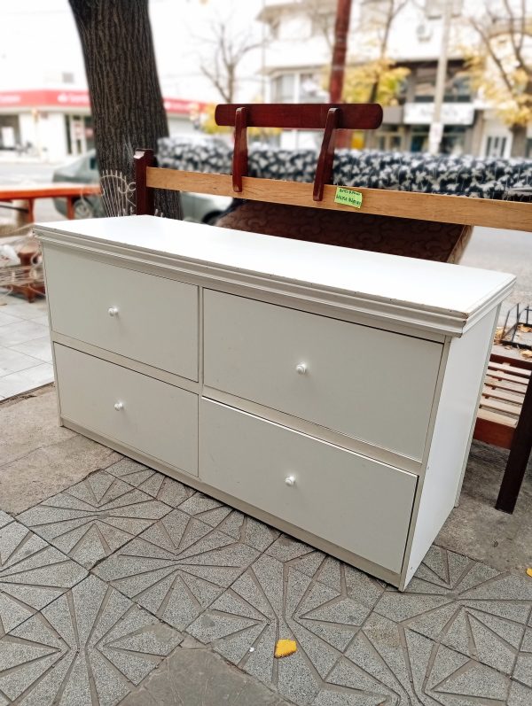073 - Mueble con cajones